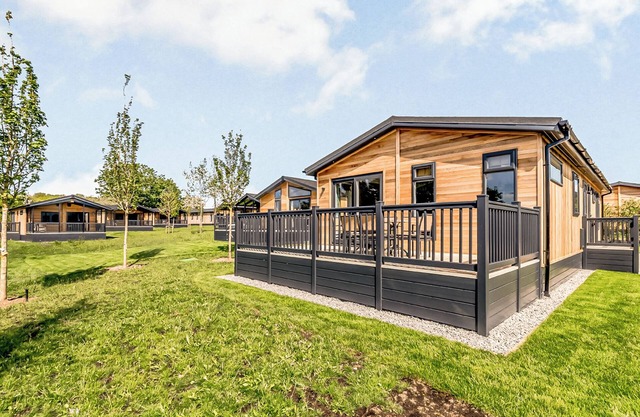 3 bedroom accommodation in Snitterfield, Stratford Upon Avon