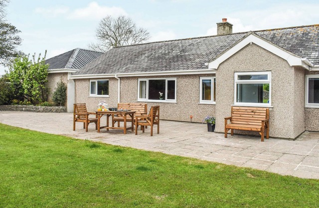 3 bedroom accommodation in Llanfaes