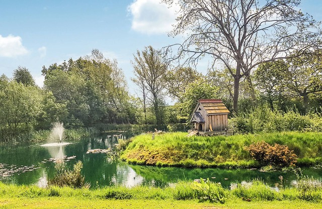 3 bedroom accommodation in Flaxton