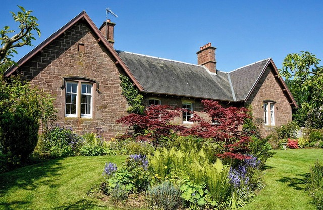 3 bedroom accommodation in Dunbar