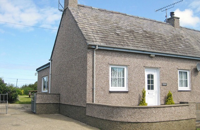 3 bedroom accommodation in Rhiw, near Pwllheli