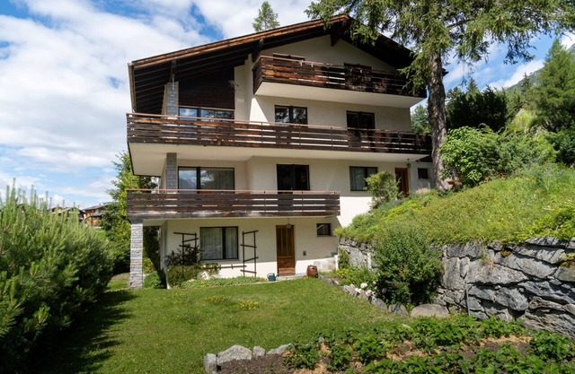 3 bedroom apartment with fantastic mountain views for 1-6 people