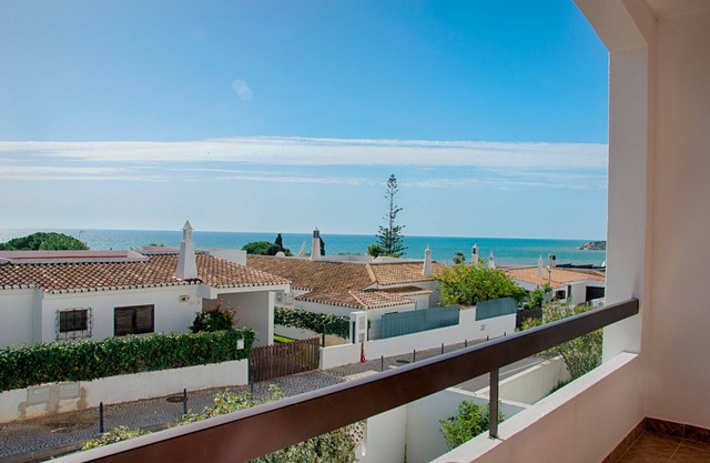 3 Bedroom Apartment in Olhos de Agua, Sea View, 5 Minutes Walk from Maria Luísa