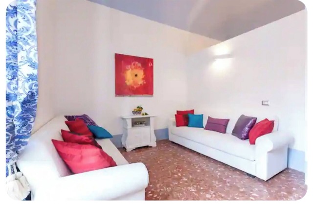 3-bedroom apartment in amazing Roma with AC for large group