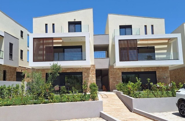 3-bedroom apartment in charming Nikiti just few steps from the sea