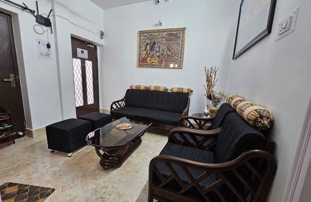 3-bedroom apartment in peaceful Varanasi with WiFi, AC. Enjoy your stay