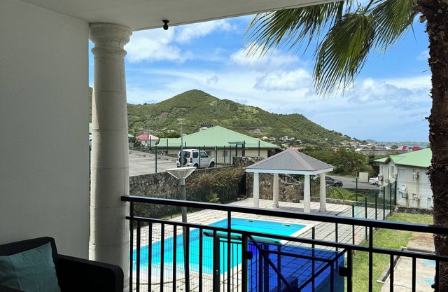 3 bedroom apartment with pool