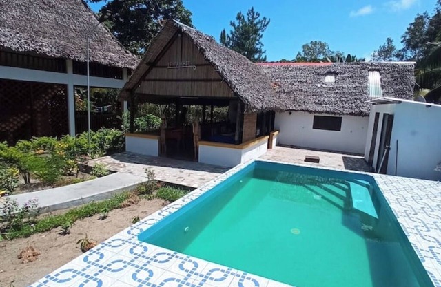 3-bedroom apartment without kitchen on 1st floor