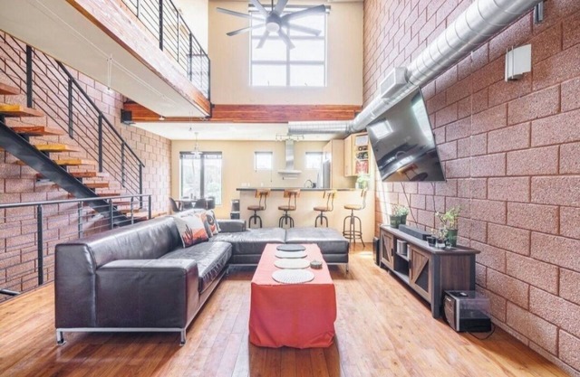 3-bedroom/bath Townhome in fabulous Tempe Walking Distance to ASU with AC, WiFi