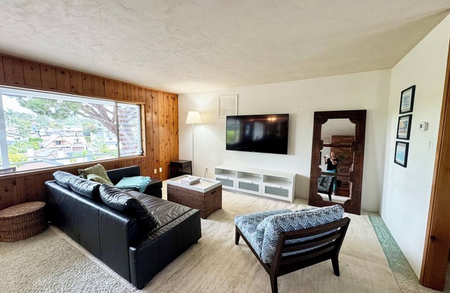 3-bedroom beach house Carlsbad-1 mile to beach, family & pet friendly, LEGOLAND