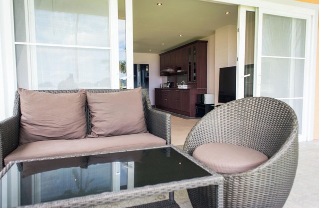 3-bedroom beachfront villa in charming Koh. Californian owned and managed