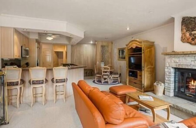 3 Bedroom Condo Snowmass Village, Pool, Hot Tub, Ski-In/Out!
