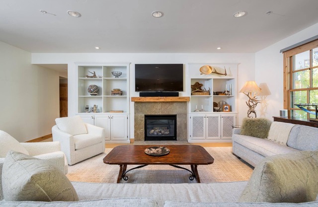 3 Bedroom Condo, All on One Level! Grill and Sonos Speakers!