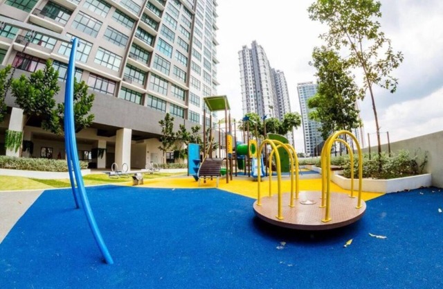 3-bedroom condo in awesome Putrajaya with AC, fitness room