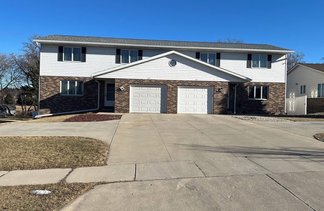 3-bedroom condo in charming West Bend with AC, WiFi. Enjoy your stay