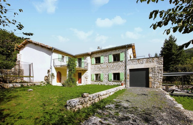 3 bedroom cozy home in Mayres
