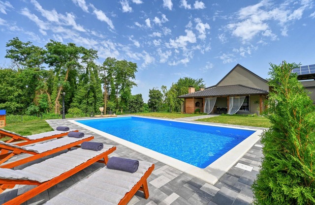 3 bedroom cozy home in Gornje Plavnice