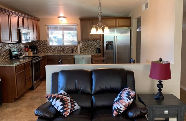 3 Bedroom home with mountain views and private parking . Pet friendly