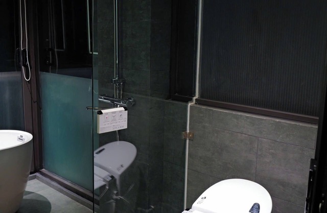 3-bedroom hotel in lovely Westlake view in the heart of Ha Noi