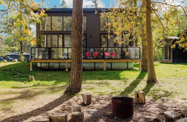 3-bedroom Lakefront Villa #5