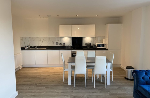 3 Bedroom Modern Apartment in London