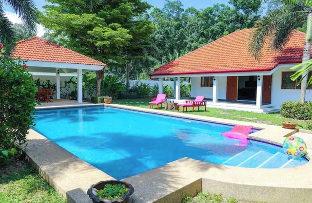 3 Bedroom Pool Villa with large walled garden in Paklok