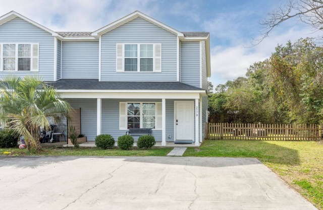 3 Bedroom Townhome, 5 Minutes to UNCW & Wrightsville beach