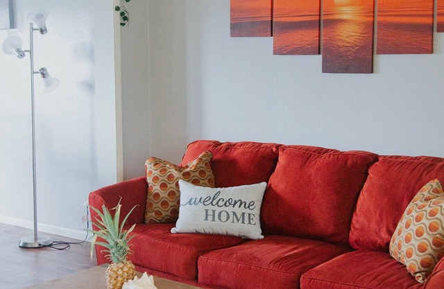 3-bedroom townhome in delightful Aiea with AC, WiFi