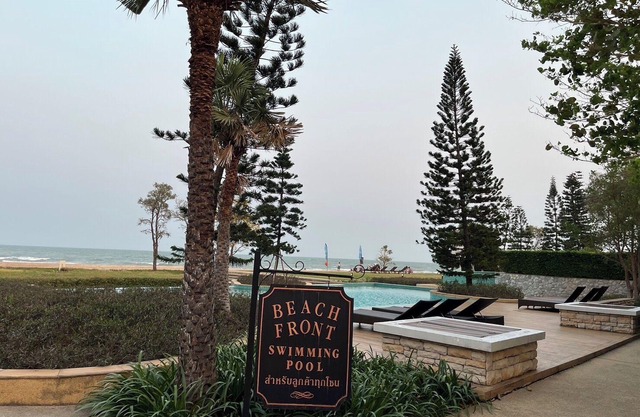 3 bedrooms house for 6-10 guests with 5mins walk to private beach