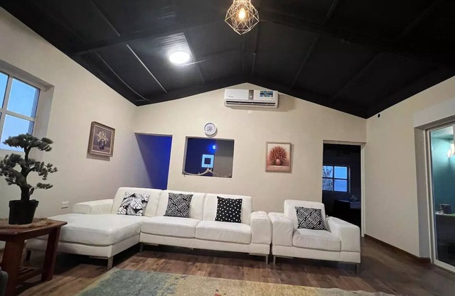 3 bedrooms in the farm with stay in Desert Hutnn