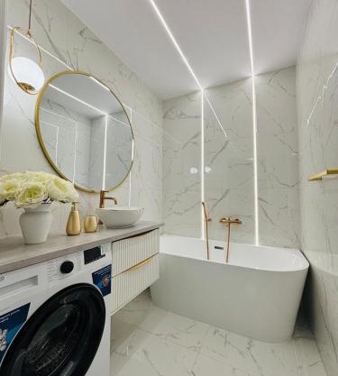 3 Bedrooms Premium Bella White for 8 Guests with AC and Underground Parking