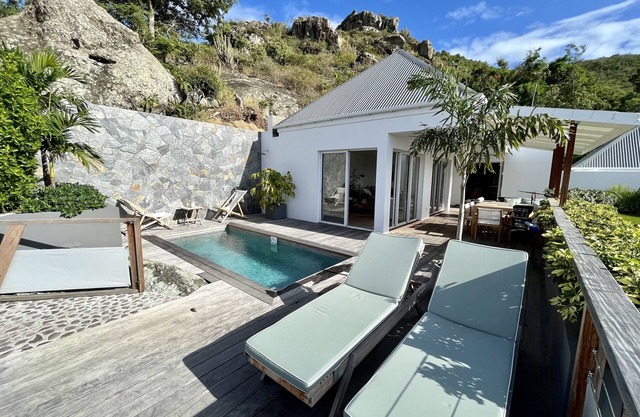 3 bedrooms with 2 masters - Heated Private Pool - SEA VIEW- DIRECT OWNER