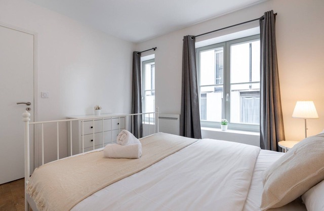 3 BR house with courtyard, the heart of Old Lille
