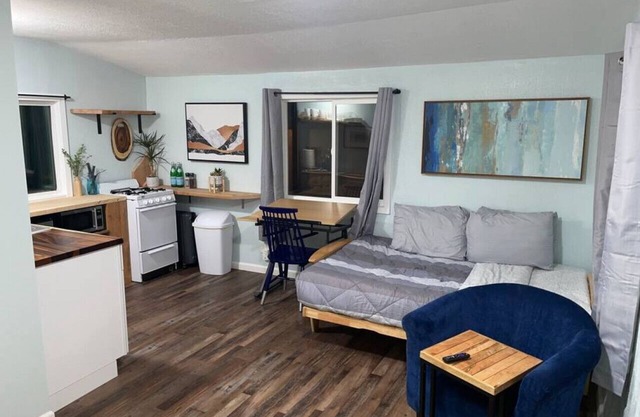 #3 Cozy Little Cabin/Midtown/Yard/BBQ