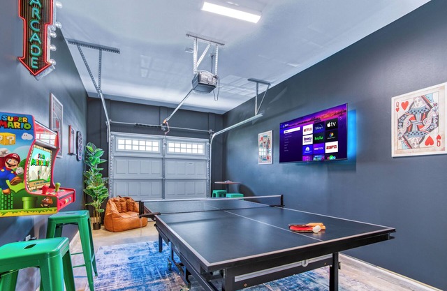 3 Lux King Beds, Game Rm, Fenced Backyard Escape