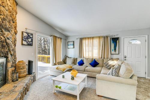 3 Mi to Dtwn Apt with Shared Sauna in Anchorage