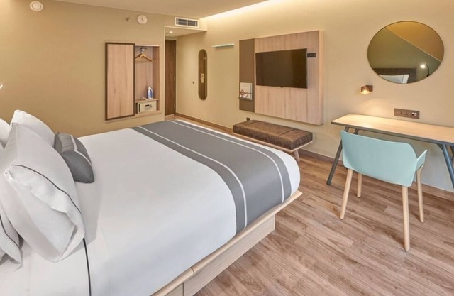 3 Modern Suite Near CUN Airport | Kitchenette, Pool & Free Breakfast