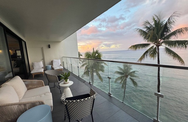 3 Month Min; NO instant bookings: 3-bdrm Floor thru; Chill; Magical Apt/Location