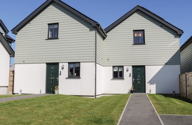 3 PARC DELFRYN, pet friendly, with a garden in Benllech