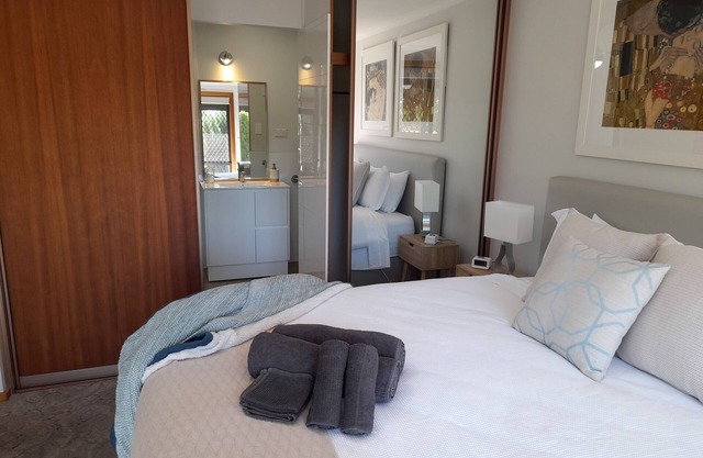 3 Pears on the Park; Breakfast Provisions 3 BRooms 2 bathroom house McLaren Vale