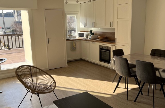 3-room apartment with terraces and sea view - Parking included