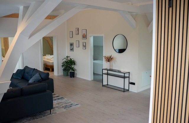 3 room deluxe apartment by the lake