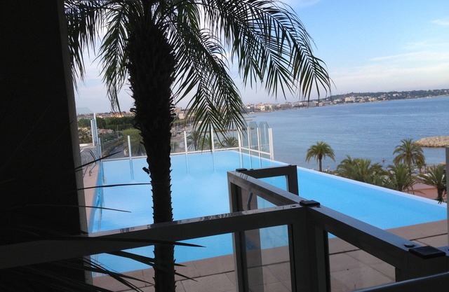 3 ROOMS APARTMENT WATERFRONT GULF JUAN PALAIS NAPOLEON