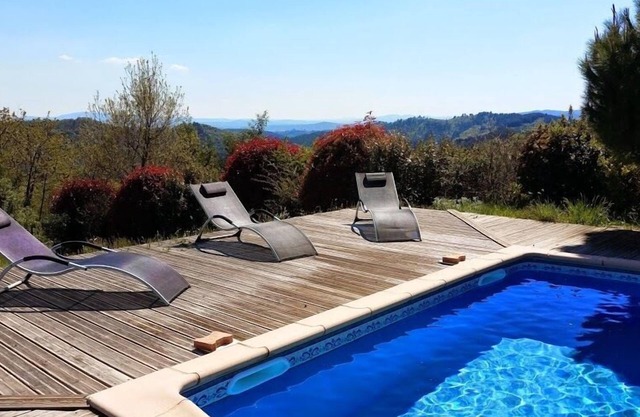 3-unit estate with large 12x6 saltwater swimming pool - Ideal for large families