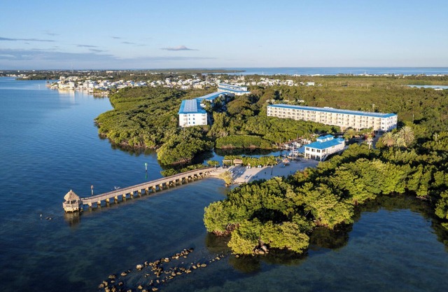3 Units with Ocean View, Full Kitchens, Perfect for Groups! Outdoor Pool!