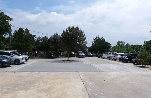 30 minutes to Bogor Botanical Gardens