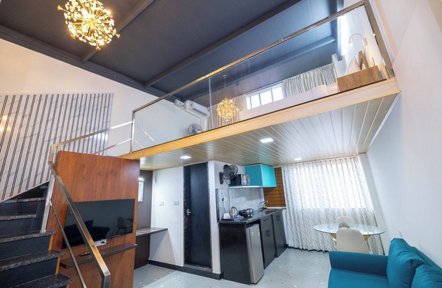 302 - Duplex Suite Room