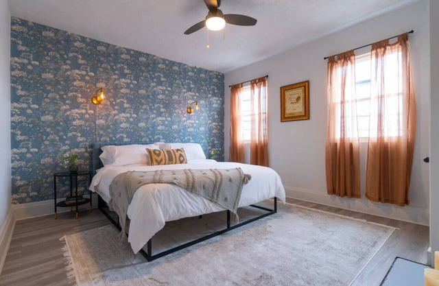 307 37th St · Lawrenceville Row House - Walk to Everything!