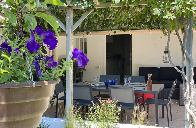 35 m2 Apartment in Orange (Vaucluse). 15' walking distance from the city heart