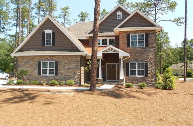 3500 Sq. Ft., 12 Beds, 6 Bedrooms, Convenient Location